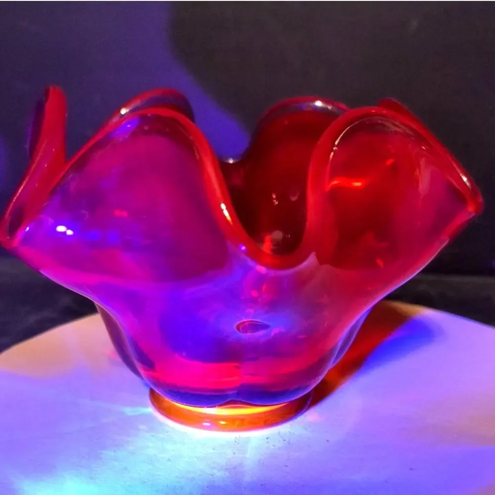 594. Mid Century Modern Handkerchief Bowl Vase Glows by Viking